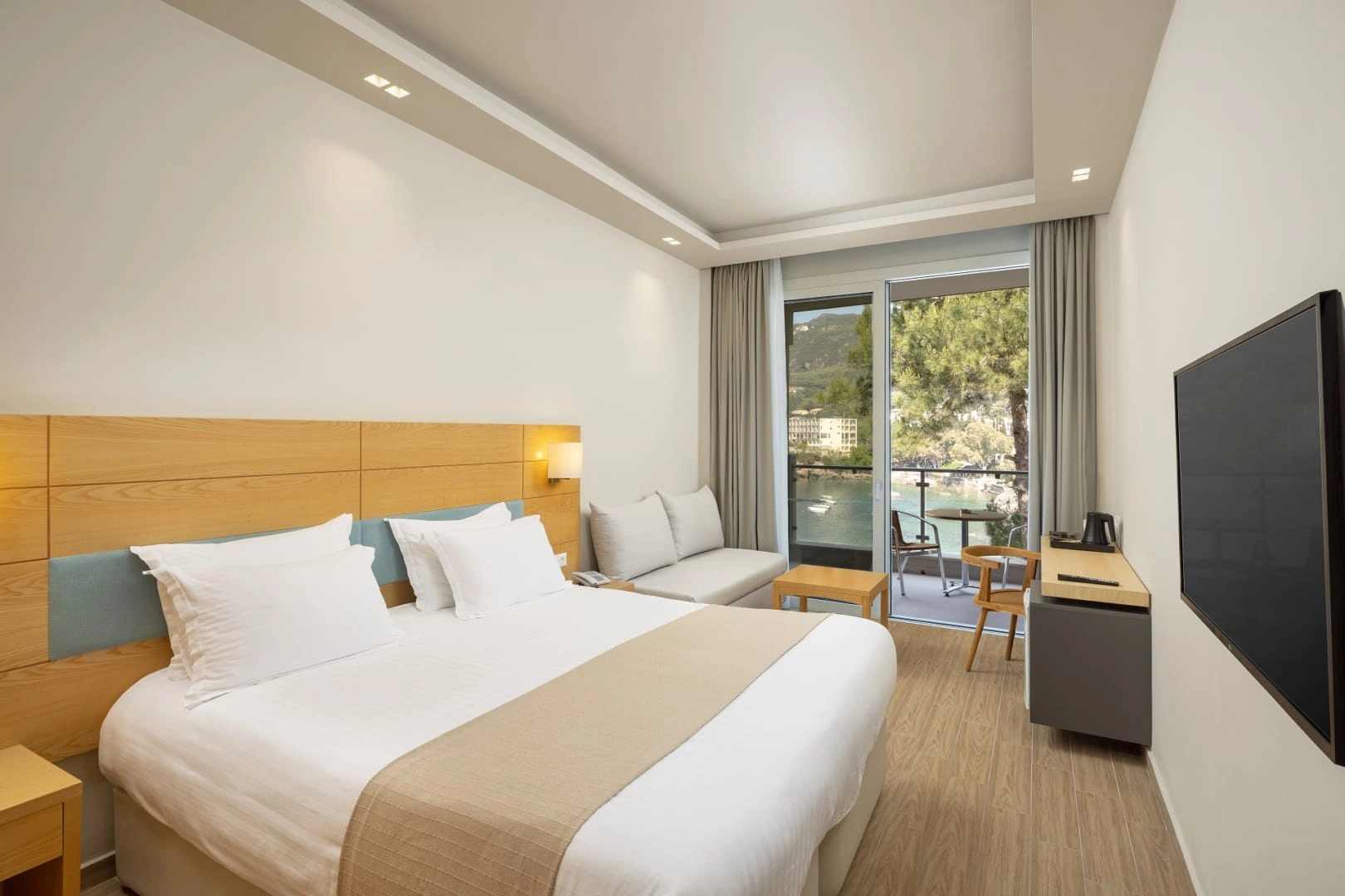 Akrotiri Beach Resort Hotel