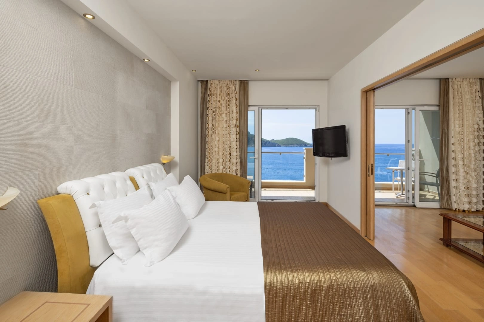 Akrotiri Beach Resort Hotel