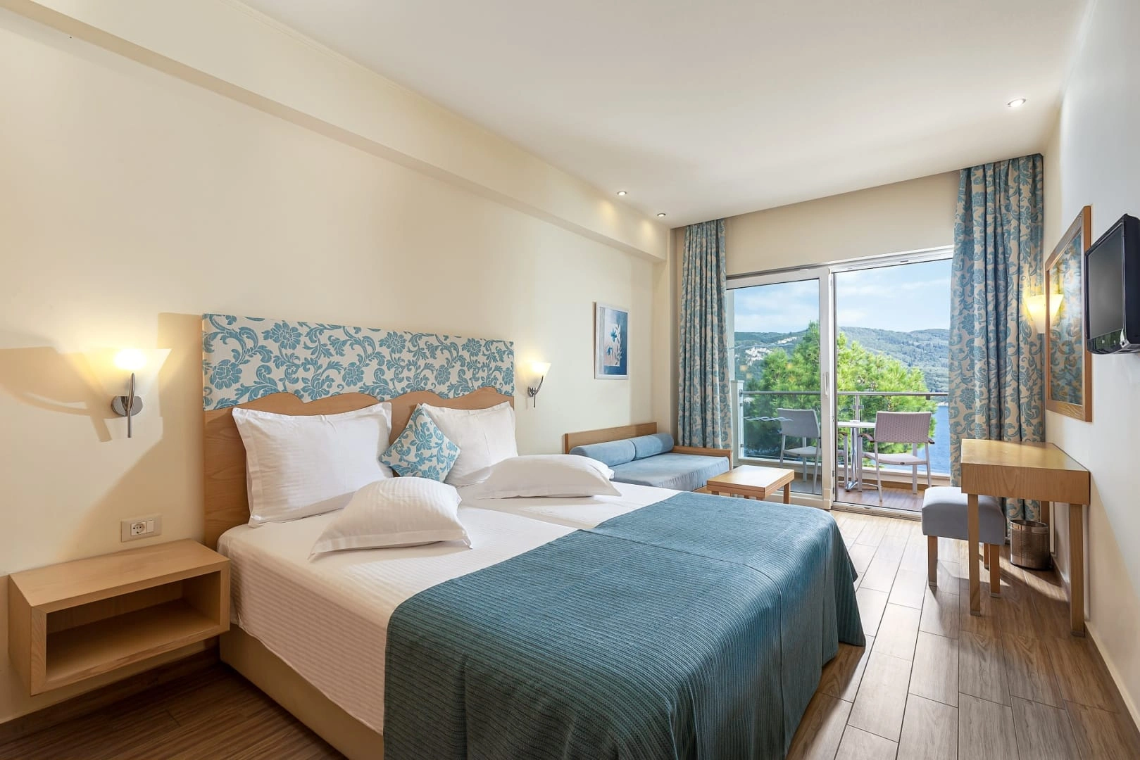 Akrotiri Beach Resort Hotel