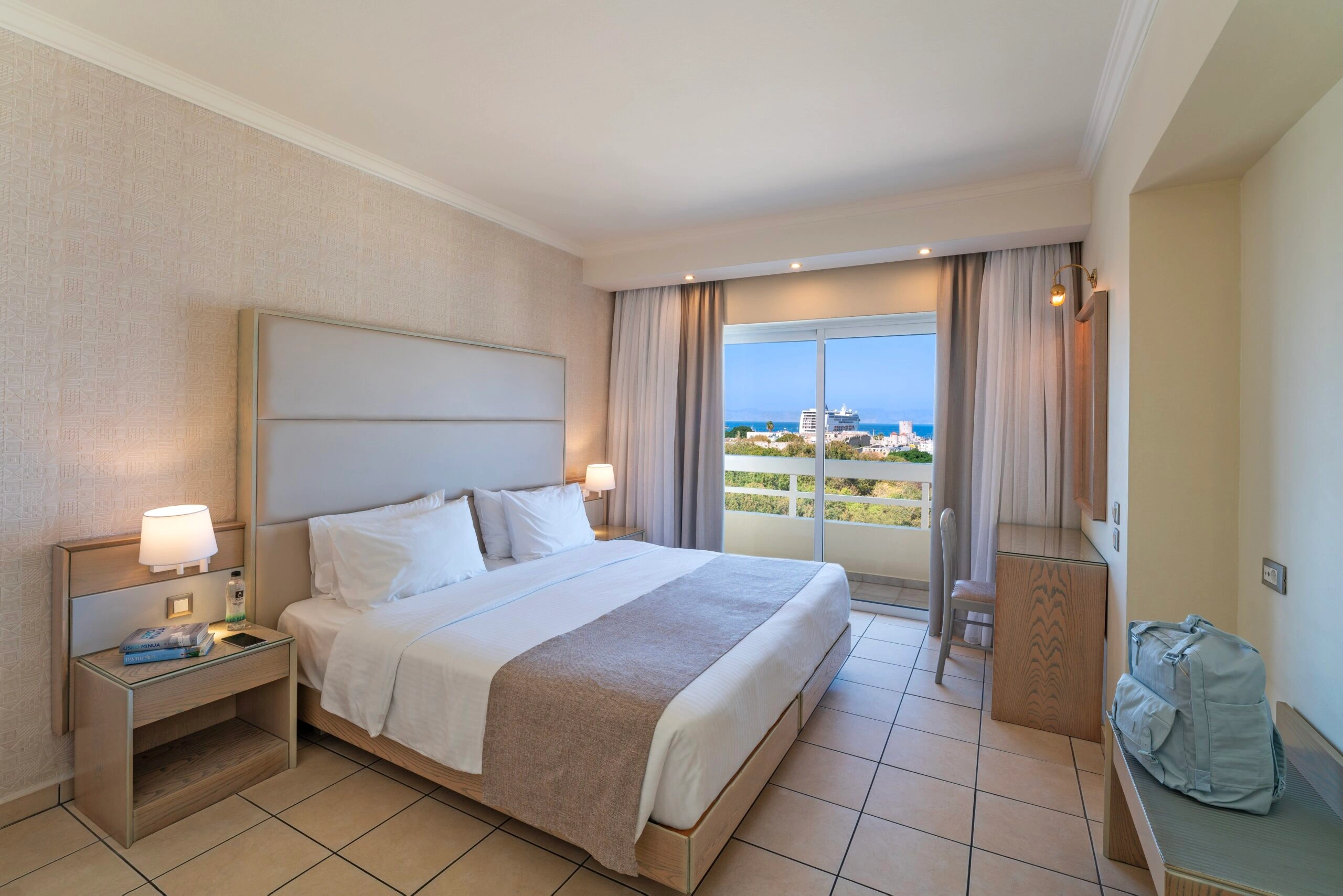 Athineon Hotel image 2