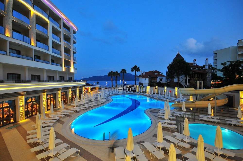 Golden Rock Beach Hotel image 3