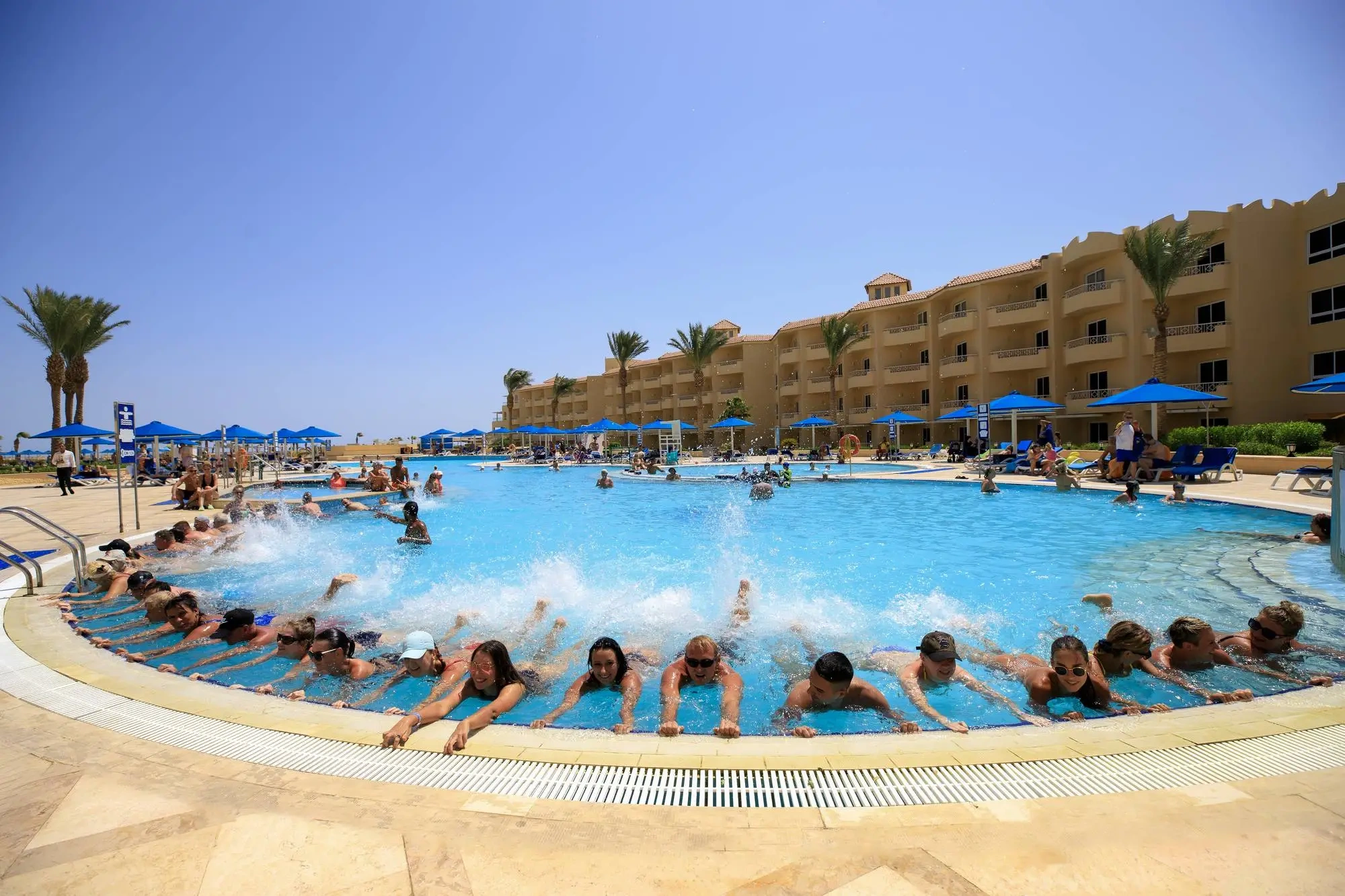 Amwaj Oyoun Resort & Spa image 2