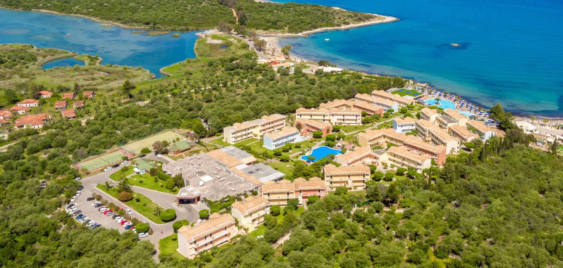 Mareblue Beach image 3