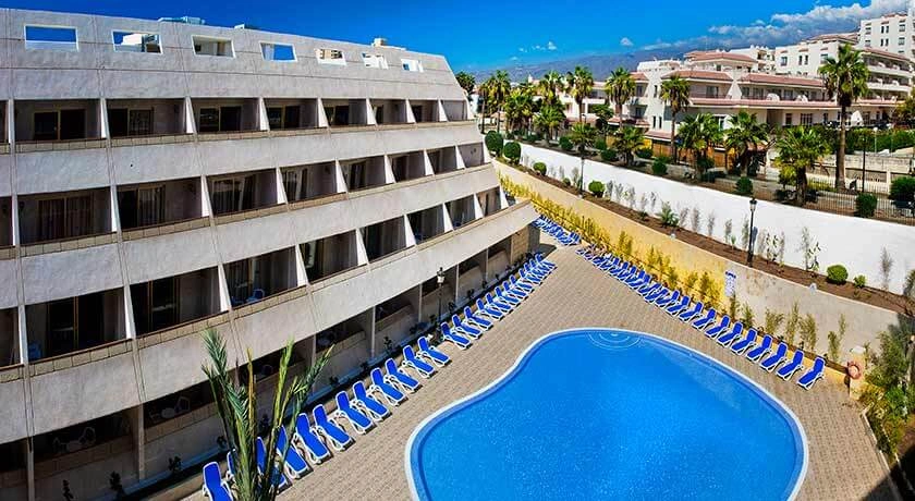 Las Piramides Resort