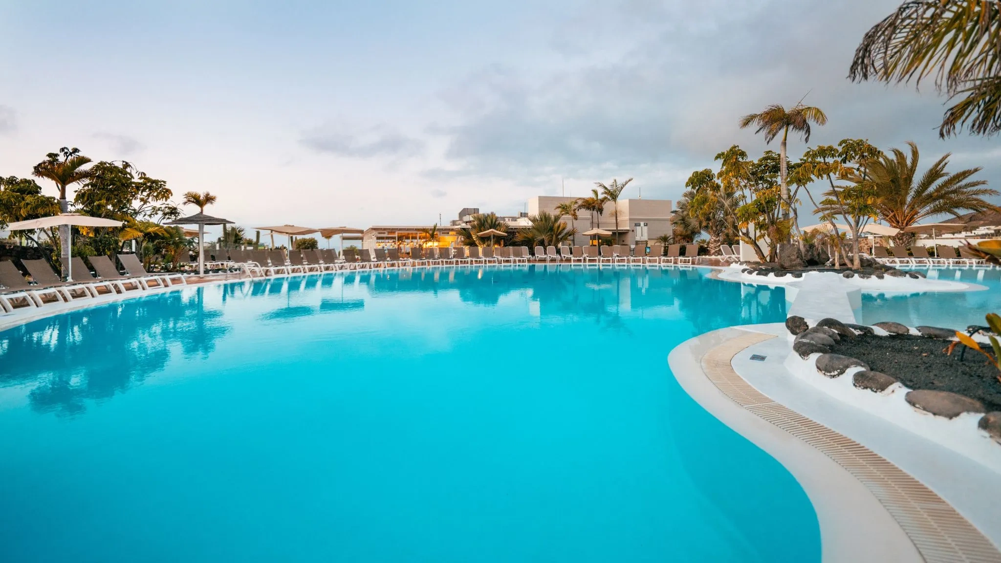 Bluesea Alyssa Suite Hotel image 2