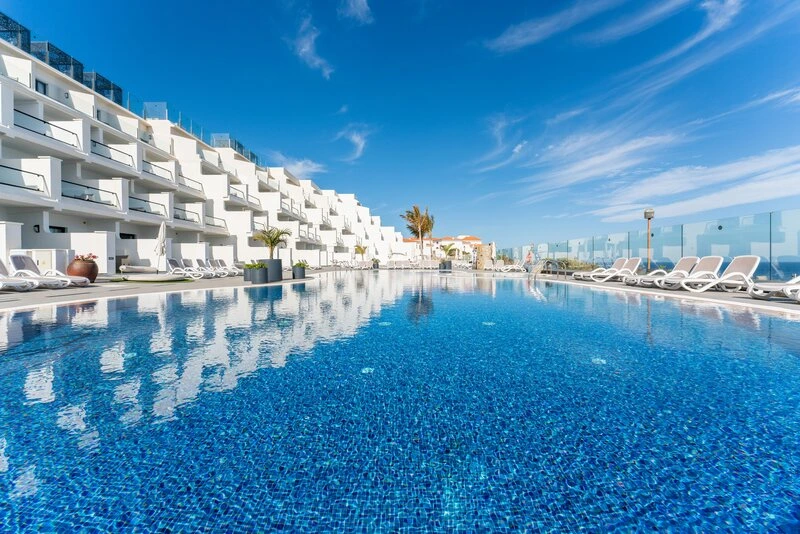 Occidental Roca Negra  Adults Only