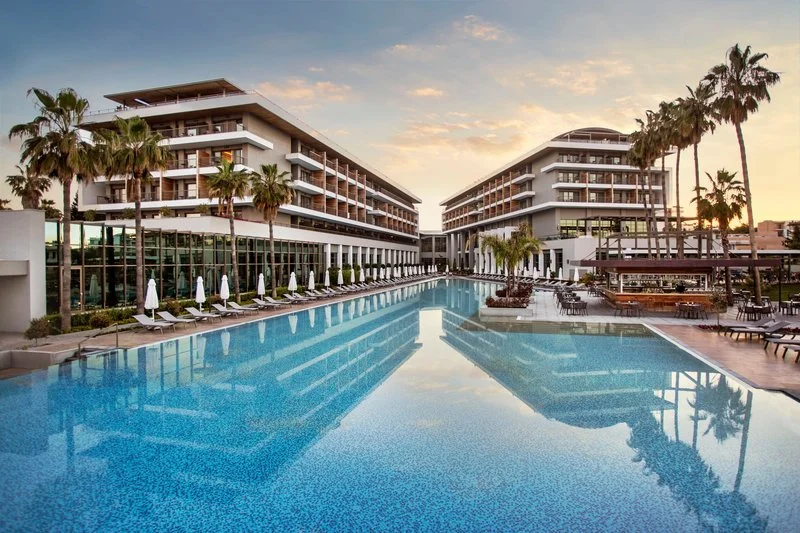 Acanthus And Cennet Barut Collectio