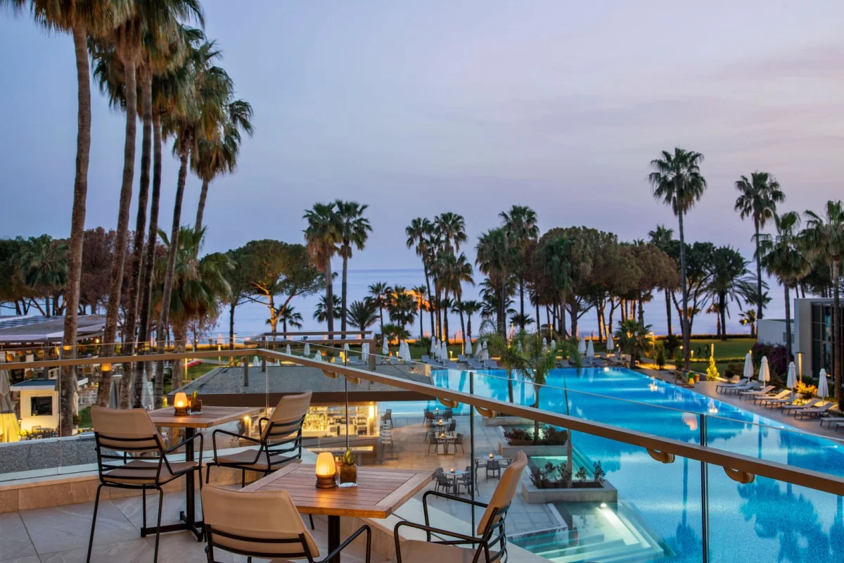 Acanthus Cennet Barut Collection
