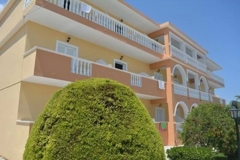 Derekas Apartments