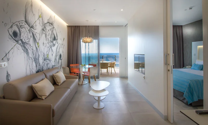Estimar Suitopia 3 & Three