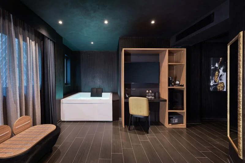 H Hotel