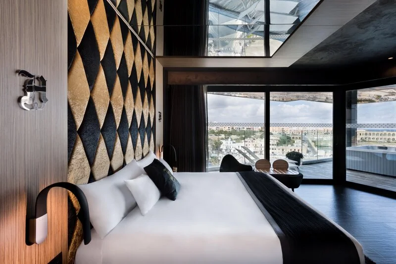 H Hotel