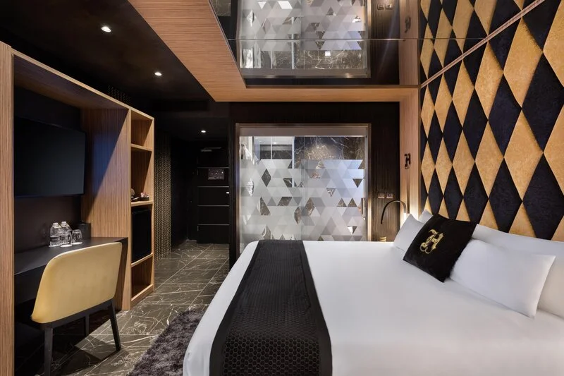 H Hotel