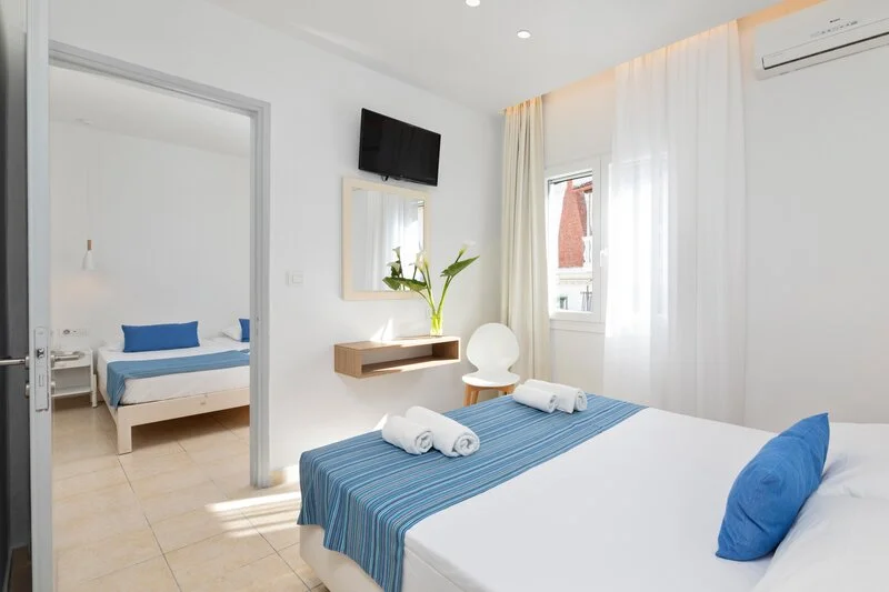 Bella Vista Beach Hotel & Studios