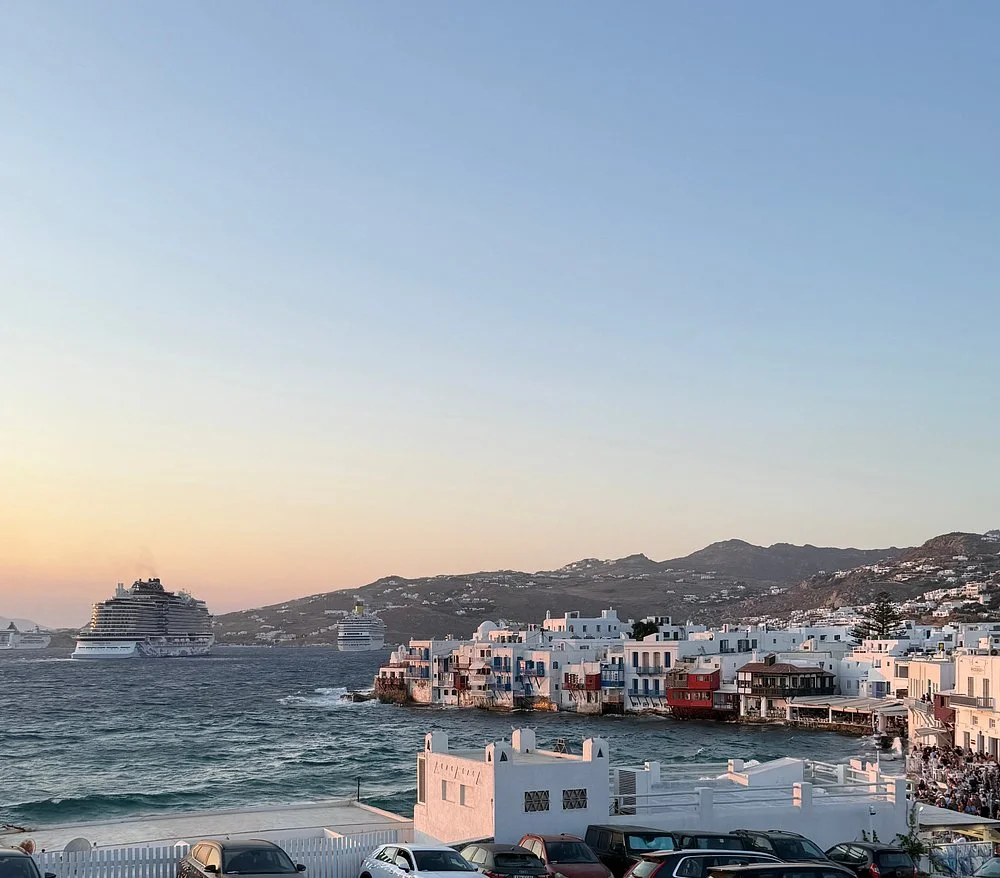 Bonzoe Suites & Villas