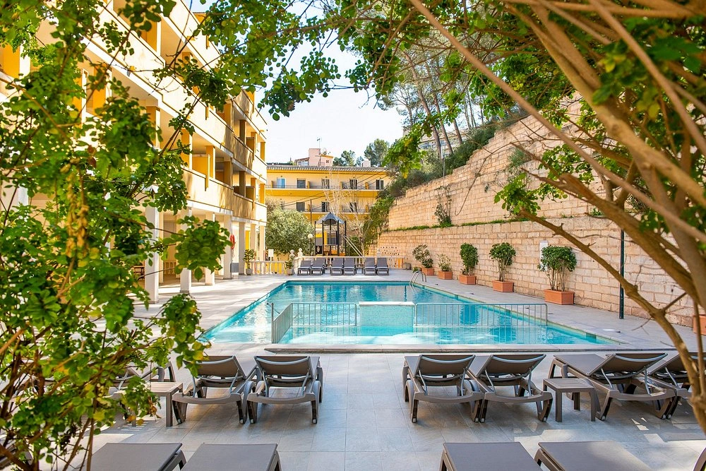 Flor Los Almendros Hotel
